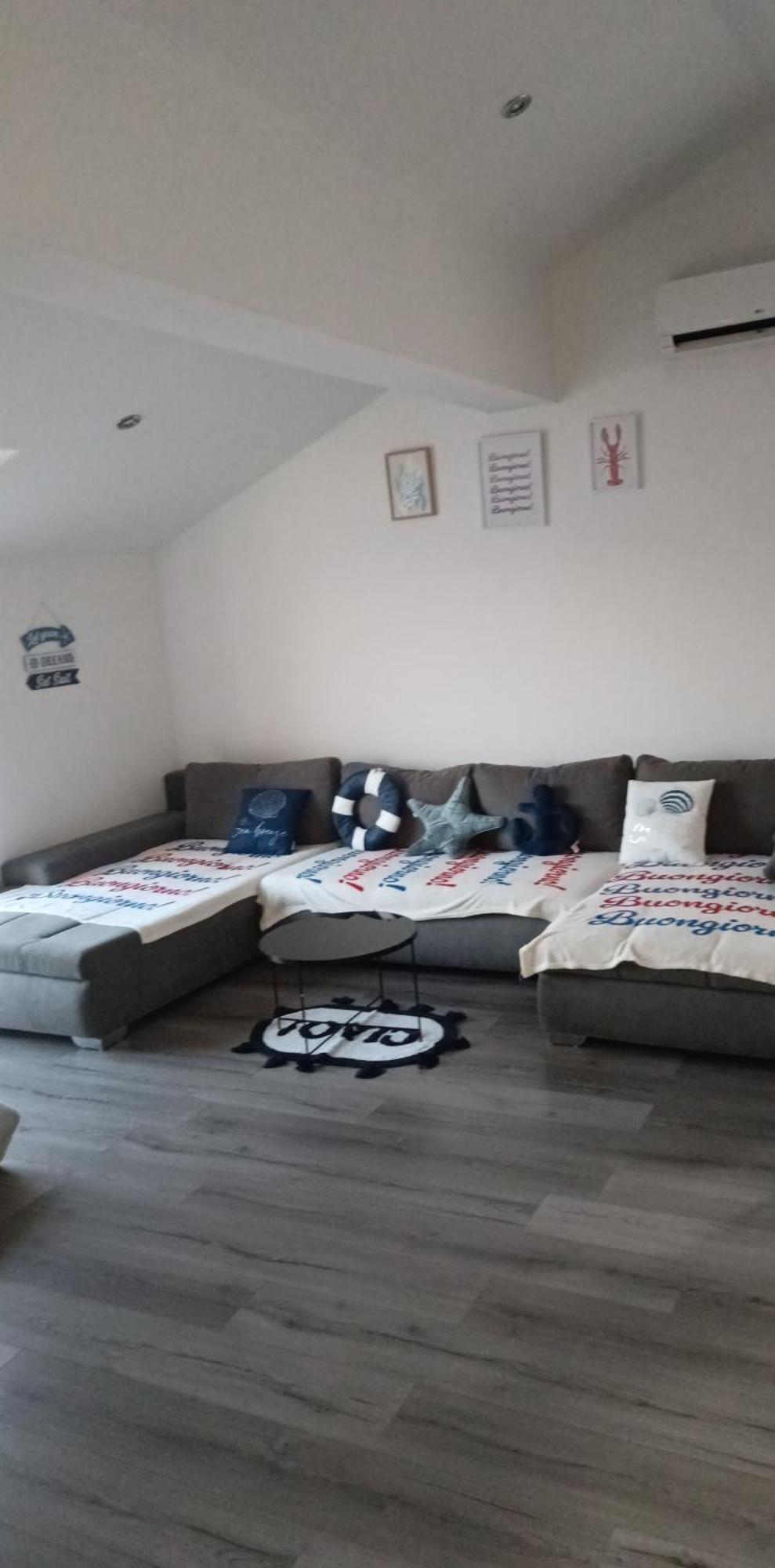Angella Apartment Дуги-Рат Экстерьер фото